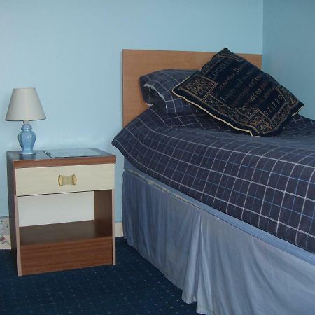 The Windsor Hotel Haverfordwest Bagian luar foto